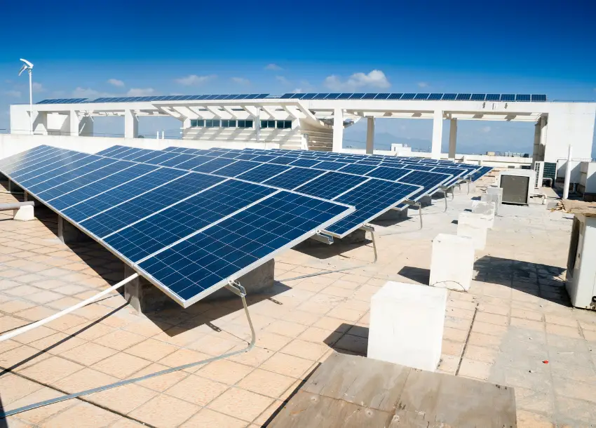 Napelemek felülvizsgálata – biztonságos és hatékony működés ellenőrzése